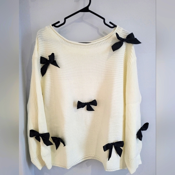 NWOT-Oversized Cream Black Bows sweater-Medium - Picture 1 of 6